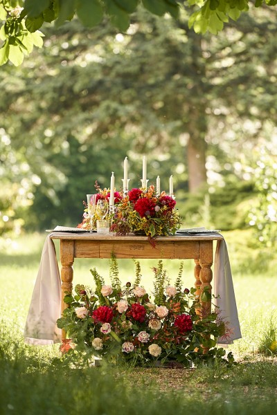 Kvetove svadobne aranzma, editorial foteni v parku kastiela v Budmericiach