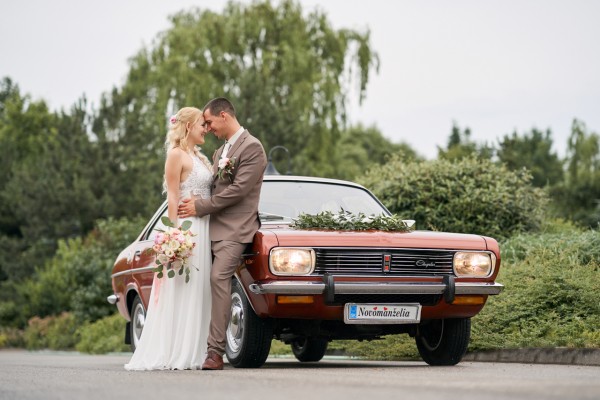 svadobny fotograf svadobne auto zenich nevesta