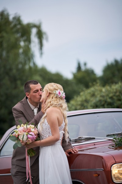 svadobny fotograf svadobne fotenie zenich nevesta auto
