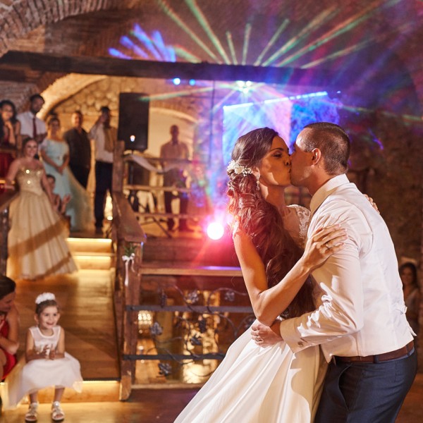 Mladomanzelia, prvy tanec, svadobne priestory Neco Winery v Modre
