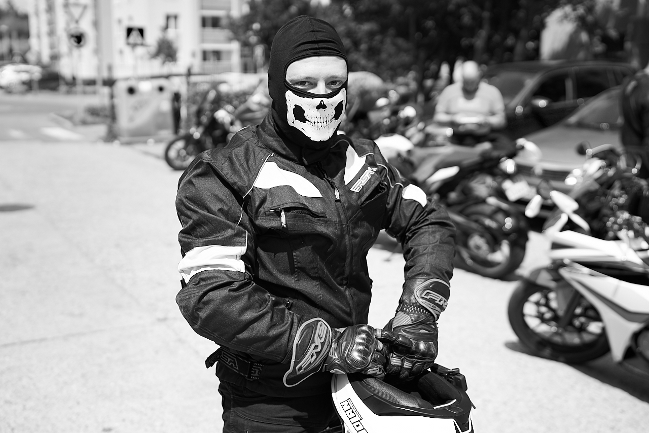 svadobne fotenie motorkari - maska